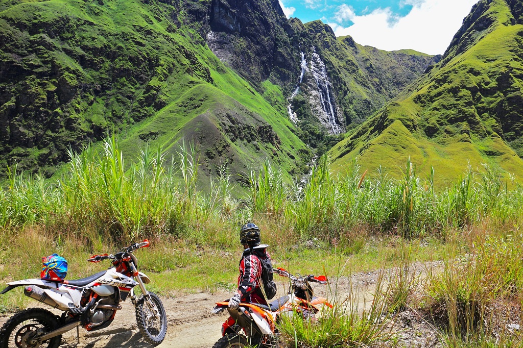 niugini dirt tours