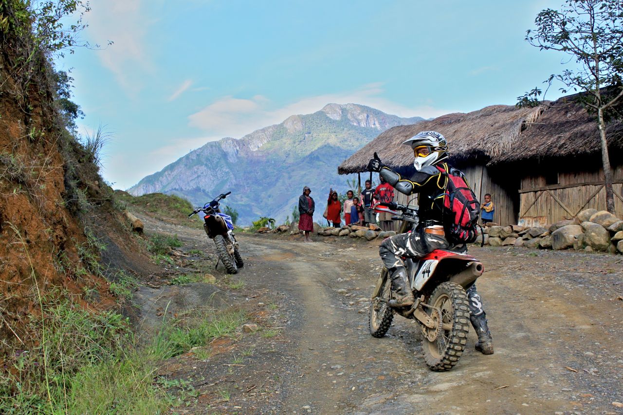 niugini dirt tours